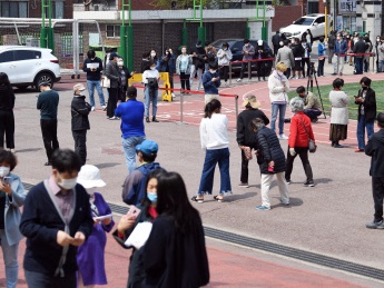 韓国の総選挙、16年ぶりに投票率60％台に「新型コロナで意識高まった」