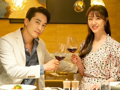 俳優ソン・スンホン主演の新ドラマ、美食男女の“胸キュン”スチール写真公開【PHOTO】