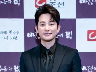 俳優パク・シフ、共演女優に「露出シーンに期待」発言で物議。セクハラ指摘する声相次ぐ