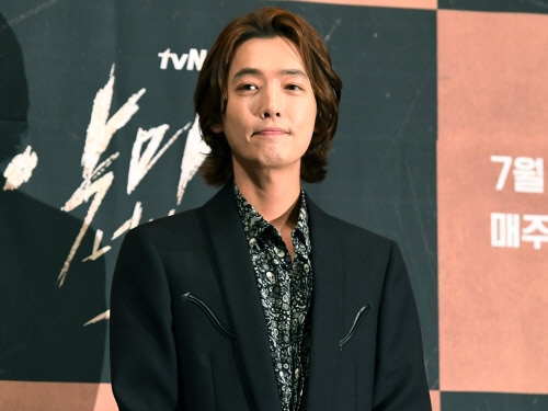 『賢い医師生活』出演のチョン・ギョンホ、ファンミの収益を全額寄付へ「有意義な時間を」