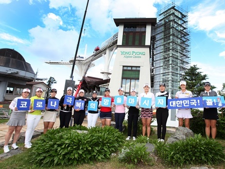 笑顔のイ・ボミも！韓国女子ツアーのフォトコールに13人のゴルファー集結【PHOTO】