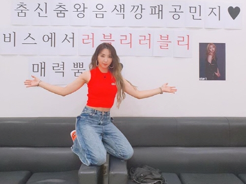 元2NE1のMINZY、ダラとの近況2ショットにファン歓喜「2NE1は永遠」【PHOTO】