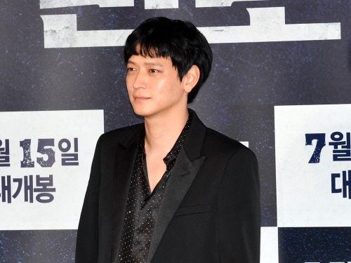 俳優カン・ドンウォン、新人時代と変わらない気持ちは「死ぬまで演技一筋」【PHOTO】