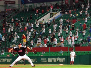 韓国プロ野球が抱える”座席内飲食禁止”の苦悩「映画館ではポップコーンを食べられるのに…」