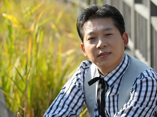 “複雑なプライベート”を現妻に暴露された韓国歌手、疑惑は捏造であると主張