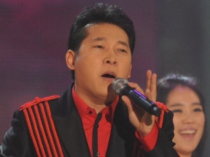 浮気、婚外子、暴行疑惑が浮上するも否定した韓国歌手、暴露した妻が再び反論