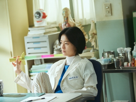話題のNetflix韓国ドラマ『保健教師アン・ウニョン』、“期待高まる” スチール写真解禁【PHOTO】