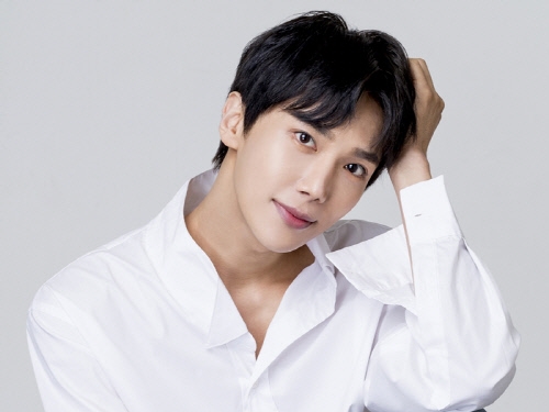SS501出身パク・ジョンミン、新たな事務所で再出発。「才能を惜しまず発揮できるように」