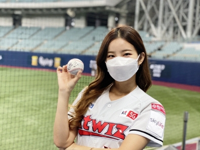 美人チアリーダーが語る興奮、韓国プロ野球KTウィズ初のポストシーズンで飛躍なるか