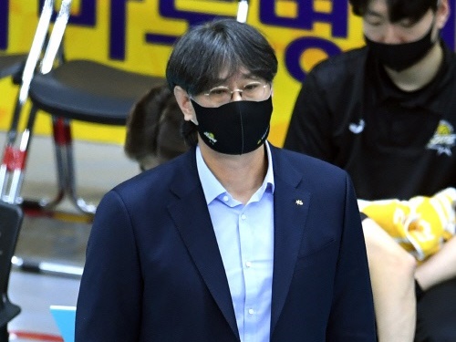 選手に過去の暴行を公に批判された韓国Vリーグ男子部監督が釈明「謝罪したい…努力する」