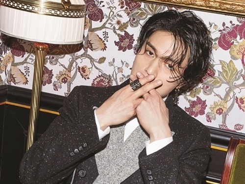 俳優イ・ドンウク、色とりどりのスーツルックで魅せる男の色気【PHOTO】