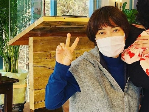 芸人チョ・ヘリョン、教会で撮った写真が物議 “このご時世なのに”