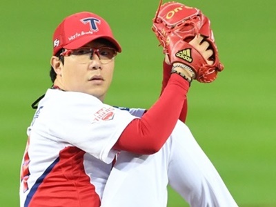 菅野智之と同じパターンになるか…MLB進出狙う韓国プロ野球の左腕エース、国内残留が現実味