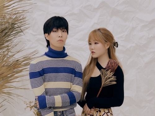 K-POP最強デュオAKMU、YGと破格の再契約を結んだ理由は？「引退じゃない限り…」