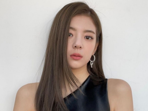 「クールな表情がたまらない」ITZY・リアの近況SHOTにファン歓喜「可愛すぎます」【PHOTO】