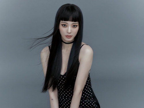 今年で40歳！美人女優ハン・イェスル、挑発的なミニワンピース姿でファンを圧倒【PHOTO】