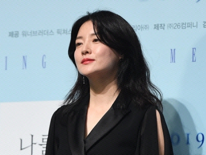 女優イ・ヨンエ、国防委員らへの政治献金について解明「軍人家族には無条件で後援」