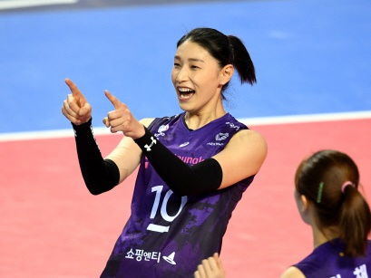 “双子姉妹”不在の興国生命、“女帝”の活躍で首位奪還！韓国Vリーグ女子部の優勝争いが激化