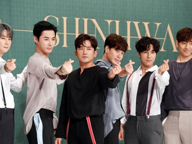 最長寿グループSHINHWAに“不仲説”浮上も早期終結した理由、「雨降って地固まり」紡ぎ続ける神話