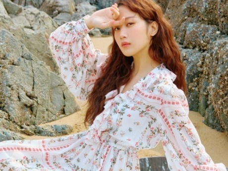 まさに女神降臨！女優ムン・ガヨンの美貌際立つ最新フォト「ドラマの反響に驚いた」【PHOTO】