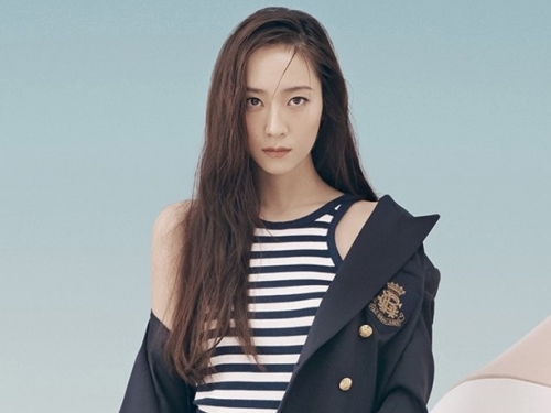 f(x)のクリスタル、雑誌ビジュアルで見せた“爽やかさ”あふれるマリンルック【PHOTO】