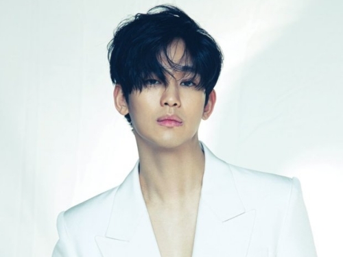 俳優キム・スヒョン、今まで見せたことのないアンニュイな表情に注目！漂う色気【PHOTO】