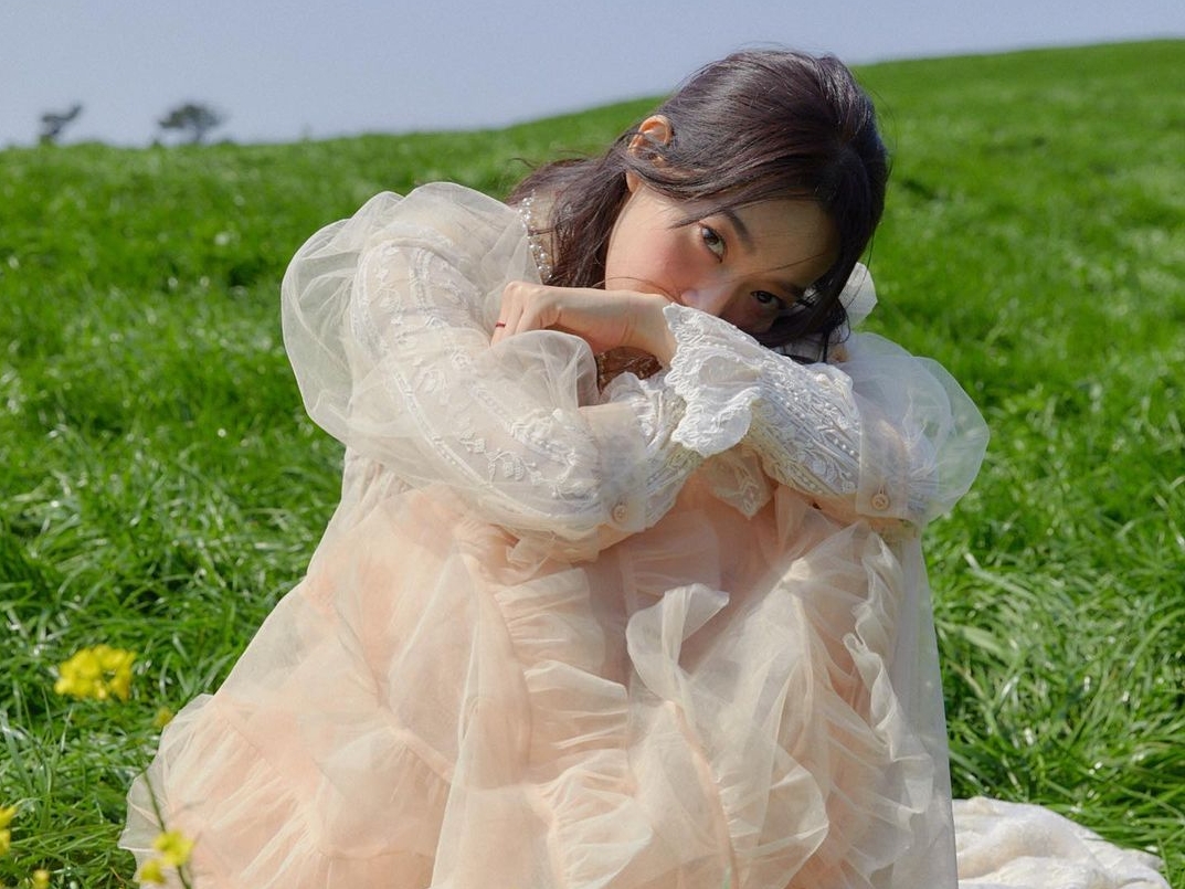 女優シン・ミナ、“春を告げる”美麗SHOT公開でファンから「同じ人間とは思えない」【PHOTO】