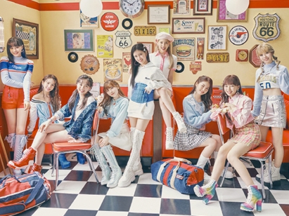 NiziUの“オリコン席巻”に韓国も注目！「メンバーの弾ける個性が魅力の新曲」と熱視線