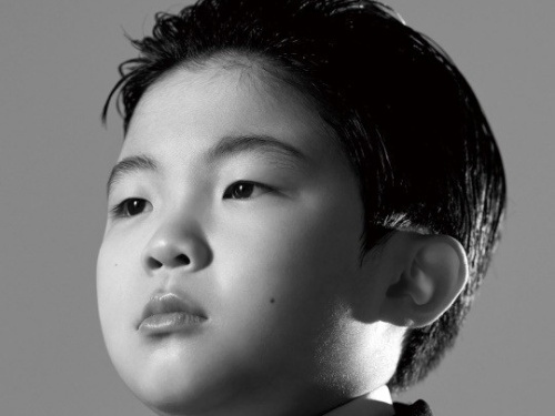 『ミナリ』注目子役アラン・キム、ファッション誌に初登場「夢を見ているみたい」【PHOTO】