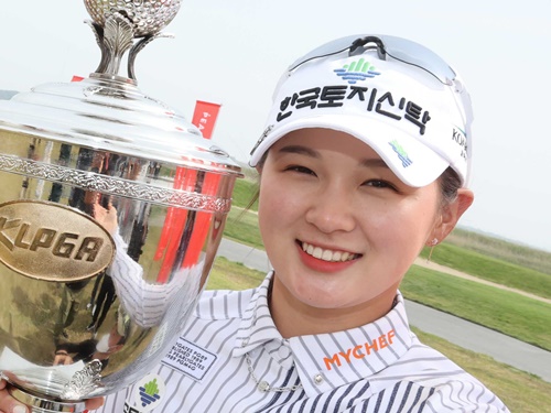 パク・ヒョンギョンも笑顔！韓国女子ゴルフ今季初メジャー、フォトコールに11選手登場【PHOTO】