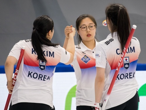 “メガネ先輩”の活躍で韓国カーリング女子が日本に勝利！北京五輪出場へ希望つなぐ