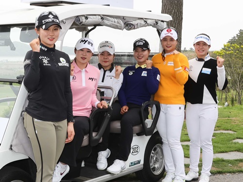 美女ゴルファーたちが満面スマイル披露！韓国女子ツアー第4戦フォトコールの様子をご紹介【PHOTO】