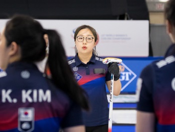 “メガネ先輩”率いる韓国カーリング女子は北京五輪出場権獲得ならず、今大会で残った教訓とは？
