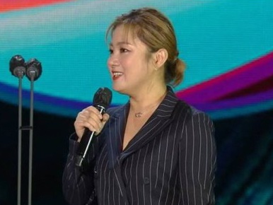 “セクハラ動画”で物議の韓国女芸人、「百想芸術大賞」での質問に冷や汗タラリ