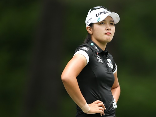 【写真】韓国美女ゴルファーのパク・ヒョンギョン、ミニスカートのお座りSHOT「可愛すぎ！」