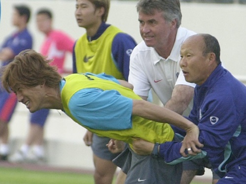 「今すぐ駆けつけたかったが…」日韓W杯当時の韓国代表コーチがユ・サンチョルさんを追悼