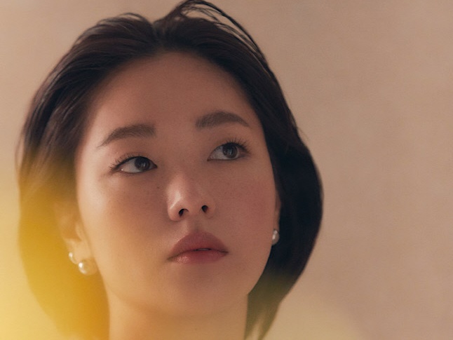 『ヴィンチェンツォ』出演女優チョン・ヨビン、“幻想的”な大人グラビアを公開【PHOTO】
