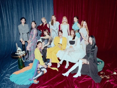 コロナの影響で活動中断中も…LOONA（今月の少女）、ビルボードで6つのチャートにランクイン！