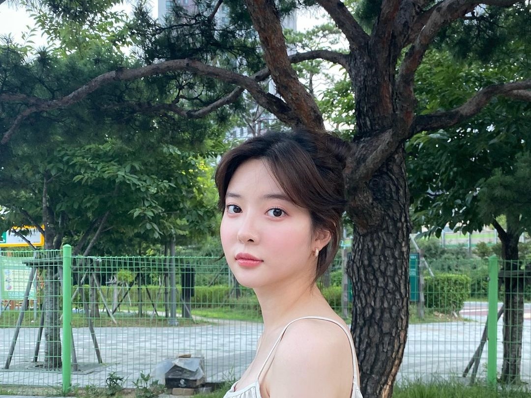 “美ワキ”を惜しげもなく披露！「コスパ最高女優」チョ・スミンの“初夏の女神”姿【PHOTO】