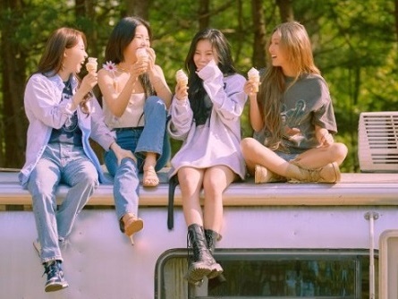 解散NO！“完全体”のMAMAMOO（ママム）が新アルバムのコンセプトフォトを公開、仲睦まじい4人