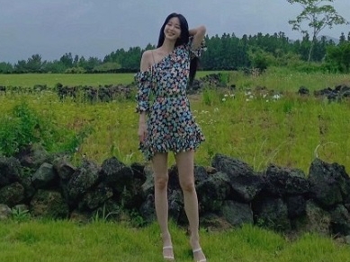 疑惑に負けず堂々と…美人女優ハン・イェスルが10歳年下彼氏と旅行を満喫【PHOTO】