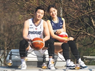 木村沙織も祝福！韓国女子バレー選手のウェディング姿が“幸せオーラいっぱい”【PHOTO】