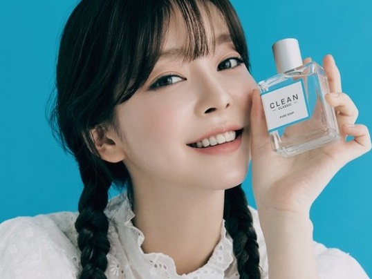 “なりたい顔”1位の美女モデル、カン・テリが清純ラブリーな魅力で雑誌に登場【PHOTO】