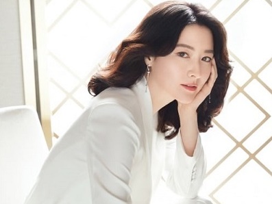 『チャングム』女優イ・ヨンエ、「現代の王妃を完璧に再現するモデル」高級化粧品ブランドと再契約