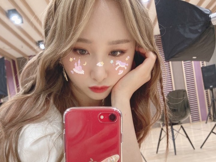 AKB48出身！ Rocket Punch高橋朱里がキュートな近況写真を公開「どの髪型が好き？」【PHOTO】