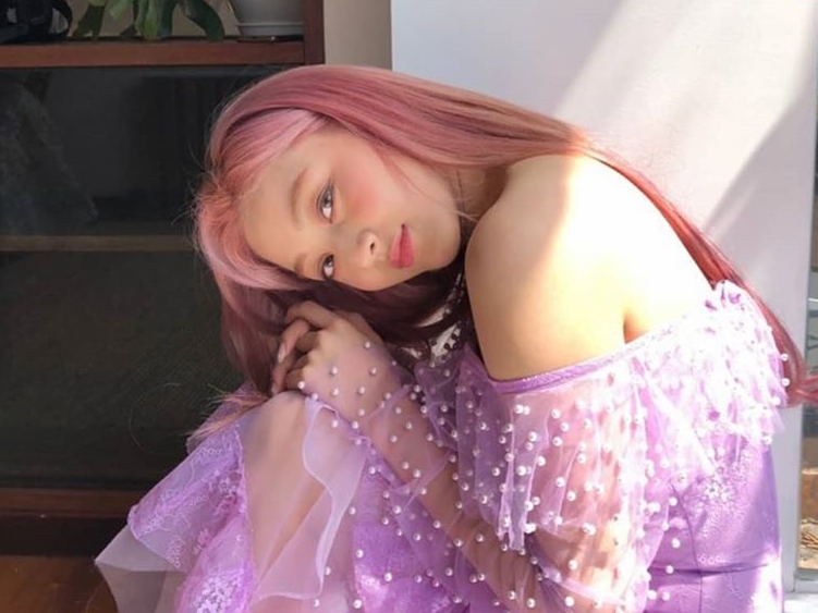 ピンク髪が大好評のtwiceジヒョ 可愛いにもほどがある オフショット公開 Photo スポーツソウル日本版