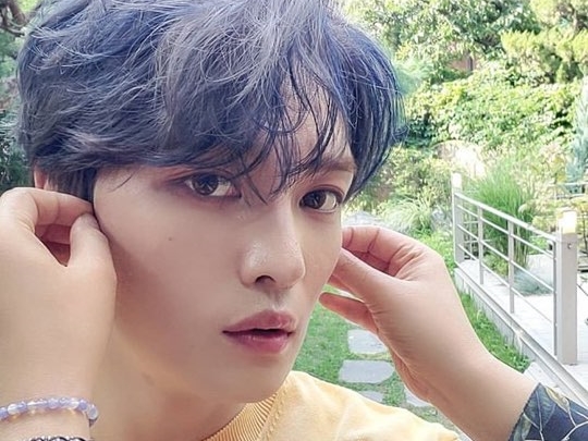 ジェジュンが撮影オフショットを公開 担当美容師とのお茶目なやりとりも Photo スポーツソウル日本版