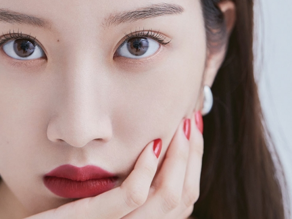 『女神降臨』実写ドラマに主演するムン・ガヨン、雑誌の撮影カットで“納得の美貌”【PHOTO】